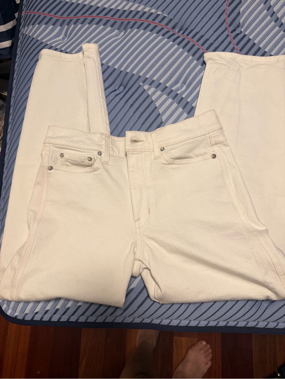AYR Womens size 26 white jeans